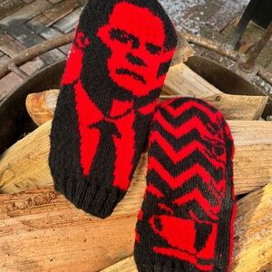 Black and Red Patterned Men's Mittens size L/XL